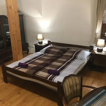 Pod Kaplickou 3*