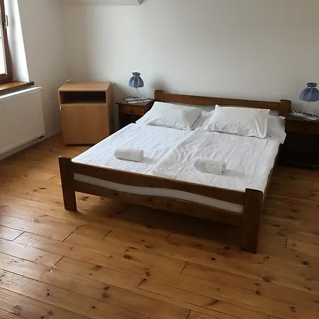 Pod Kaplickou 3*