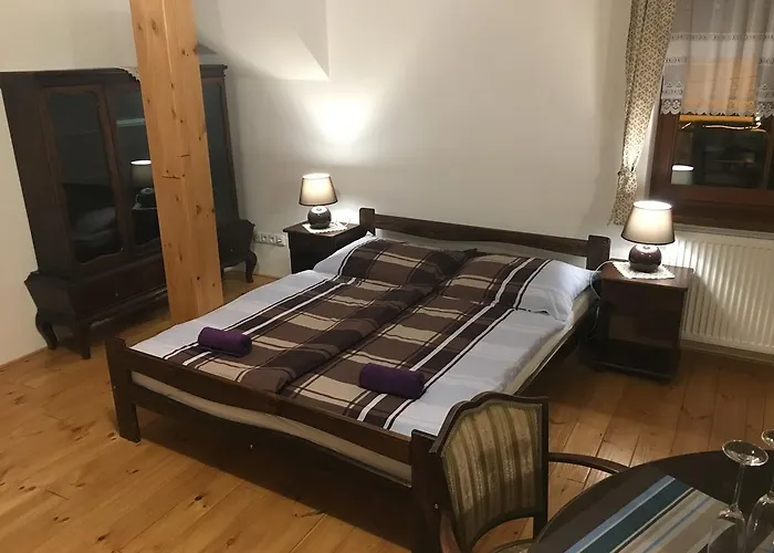 Pod Kaplickou 3*